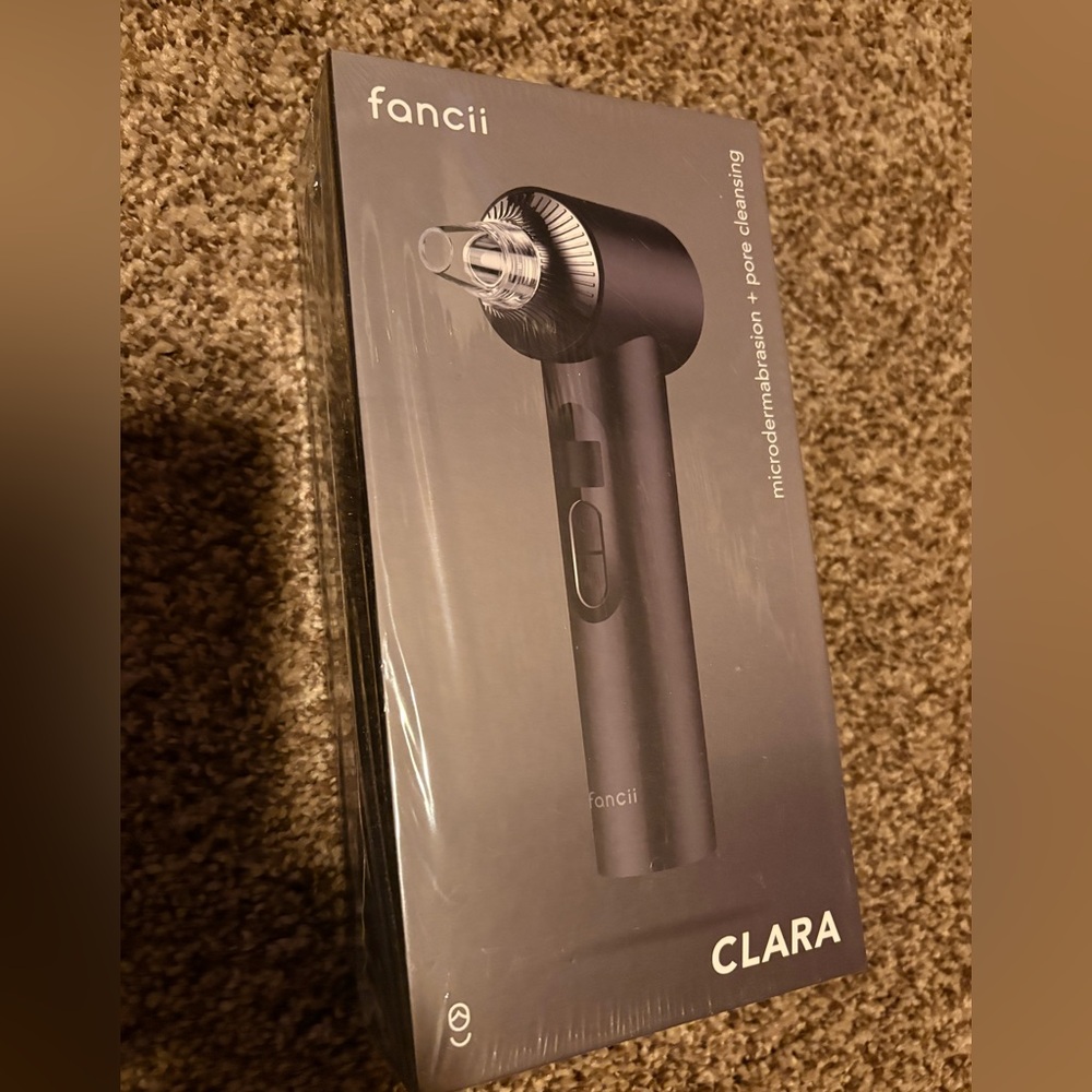 Fancii Clara Black Microdermabrasion Device